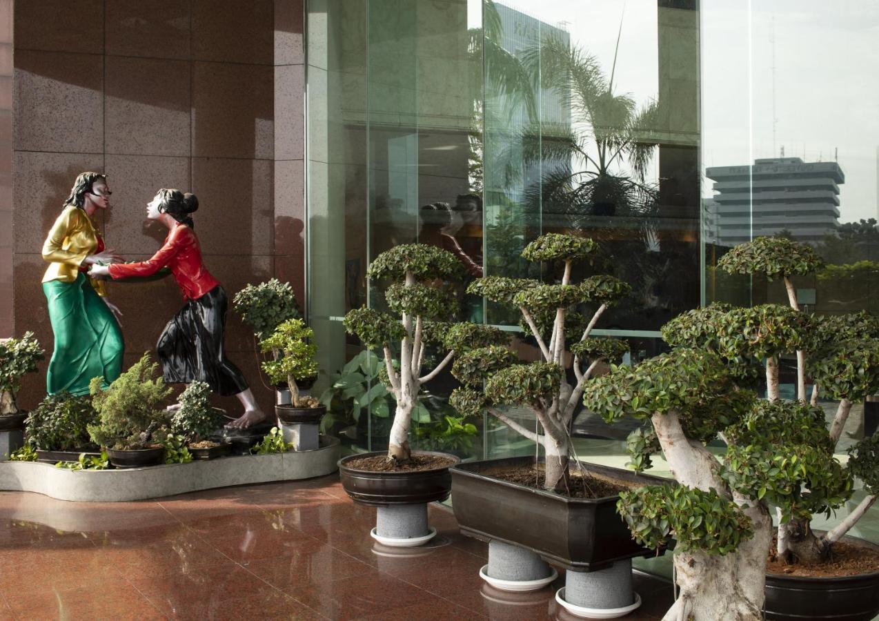Hotel Ciputra Jakarta Managed By Swiss-Belhotel International Ngoại thất bức ảnh