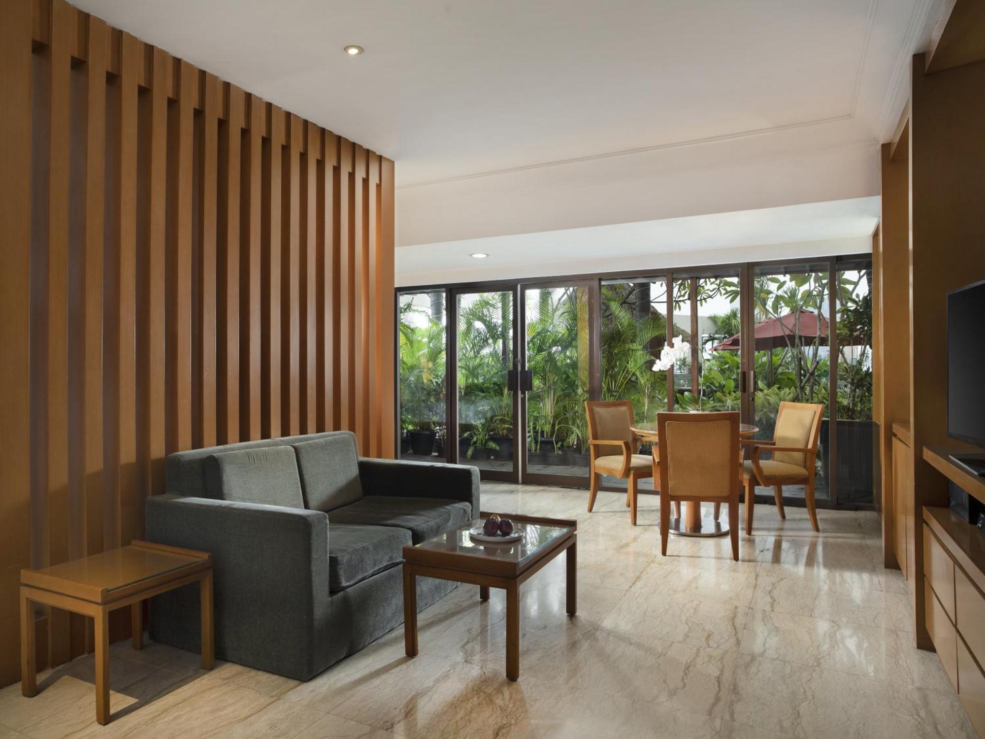 Hotel Ciputra Jakarta Managed By Swiss-Belhotel International Ngoại thất bức ảnh